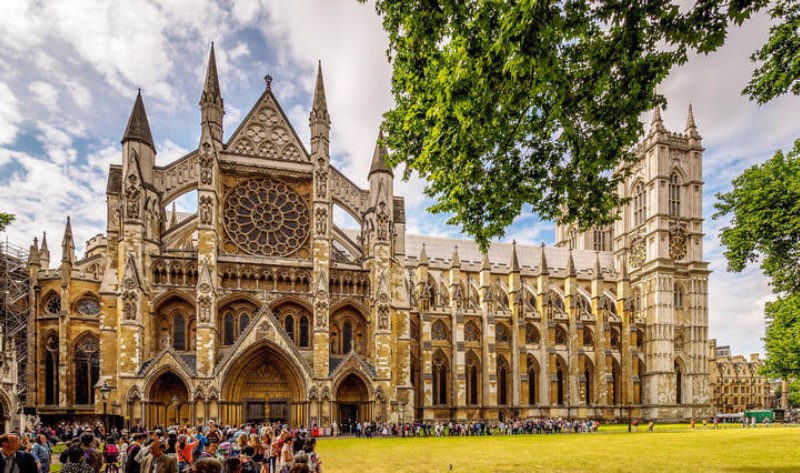 Descubre la majestuosa Abadía de Westminster en Londres y su impresionante arquitectura. Texto 2: Sumérgete en la historia de Londres visitando la icónica Abadía de Westminster. Texto 3: La Abadía de Westminster de Londres
