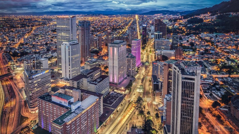 Explora la vibrante cultura de Bogotá con nuestras visitas guiadas. Texto 2: Descubre los mejores planes de turismo en Bogotá para disfrutar de la ciudad al máximo. Texto 3: Bogotá
