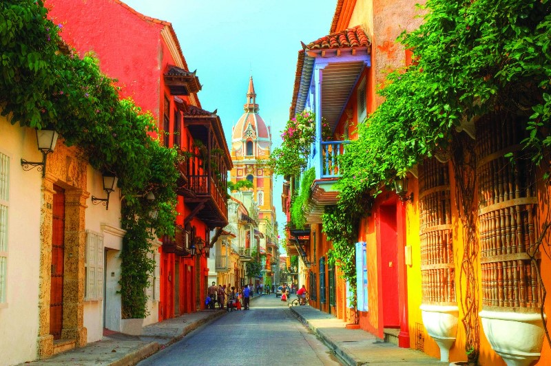 Descubre la belleza colonial de Cartagena de Indias en Colombia. Texto 2: Explora la historia y cultura de Cartagena de Indias